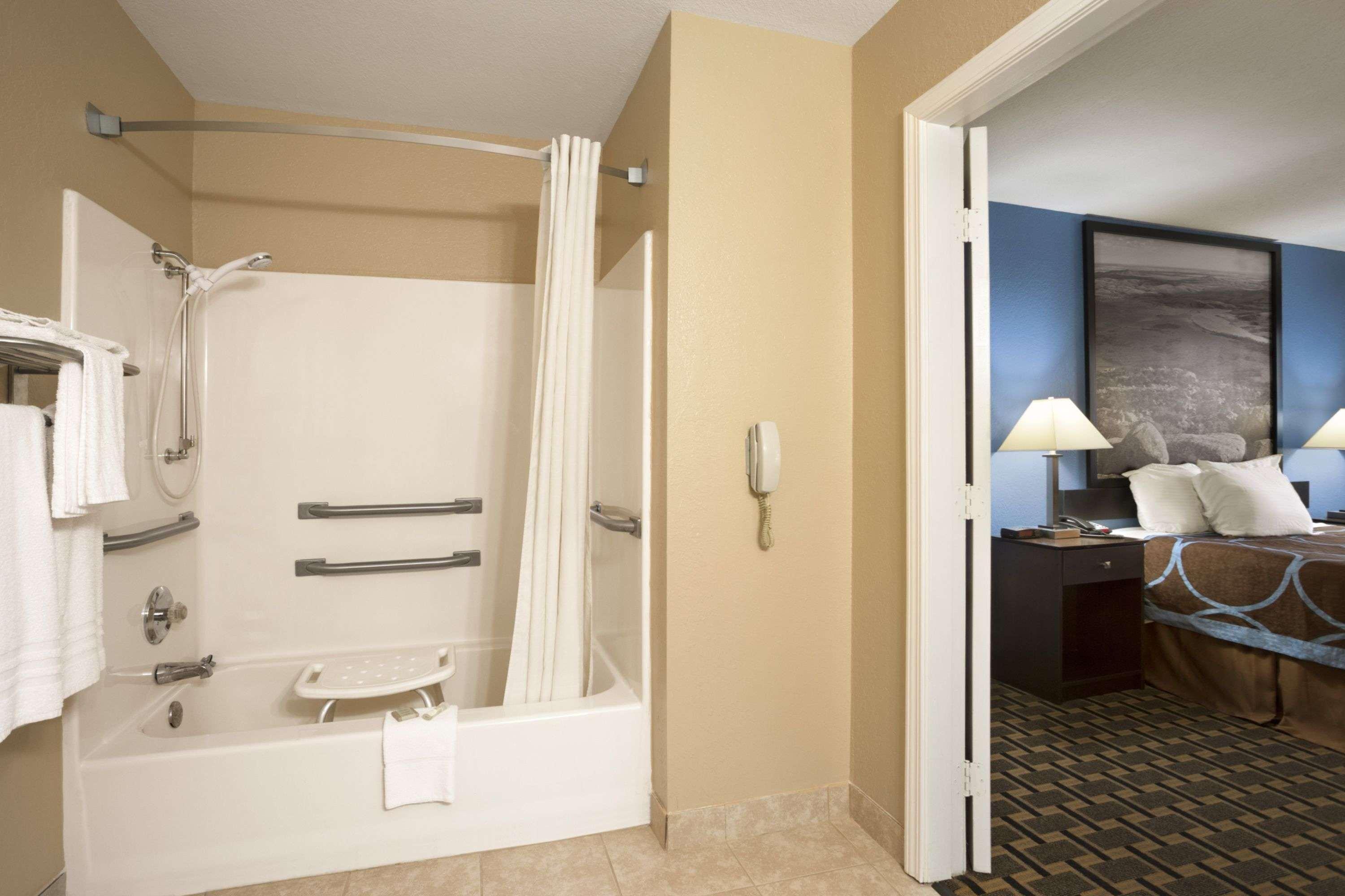 Super 8 By Wyndham Henryetta Motel Bagian luar foto
