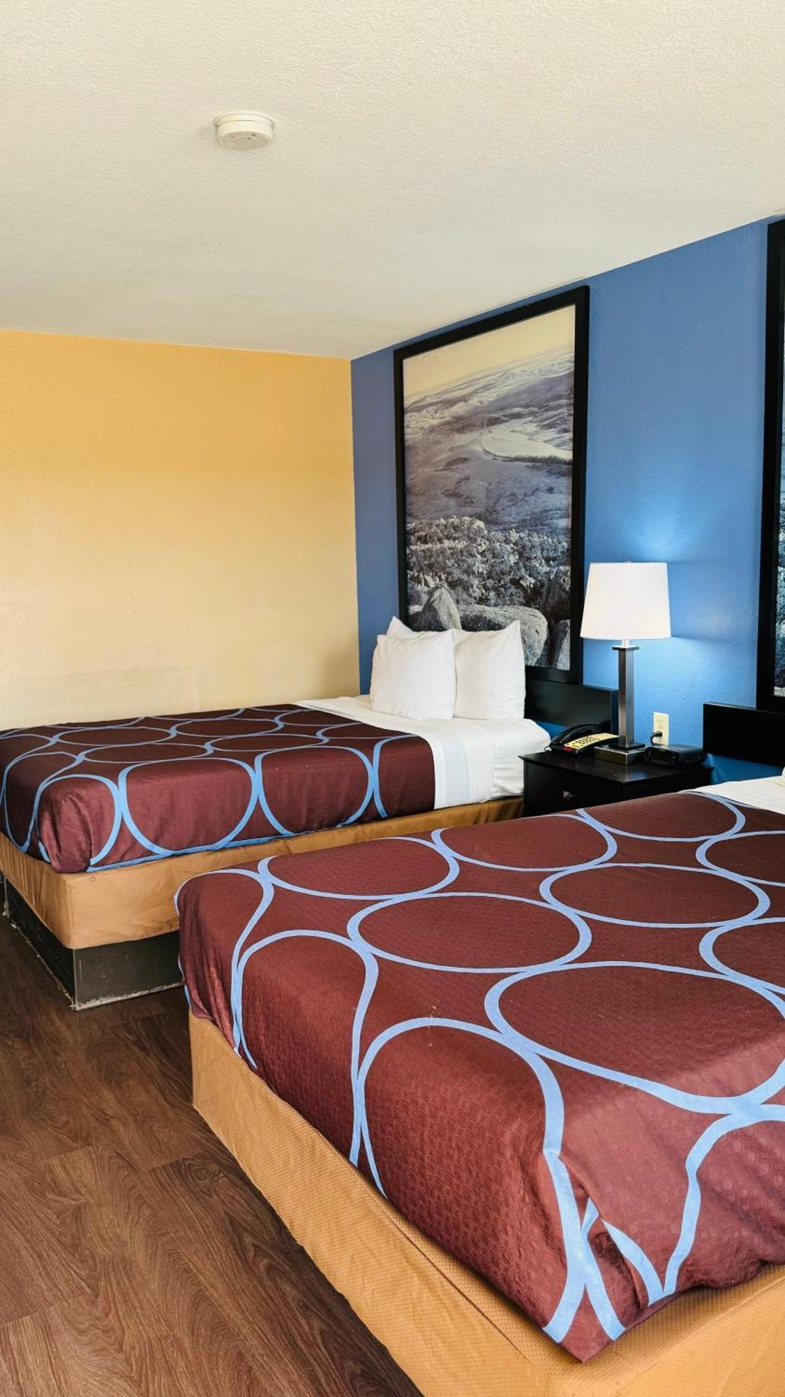 Super 8 By Wyndham Henryetta Motel Bagian luar foto